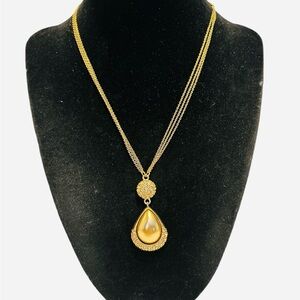 🛍️ 3 for $15 🛍️ Gold Tone Golden Teardrop Faux Pearl & Crystal Necklace 16”+2”